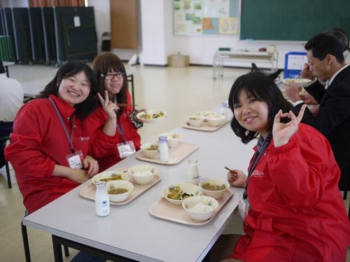 給食体験中３