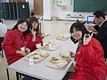 給食体験中３