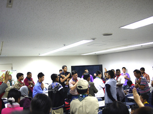 最後はスカウトらしく三指の敬礼