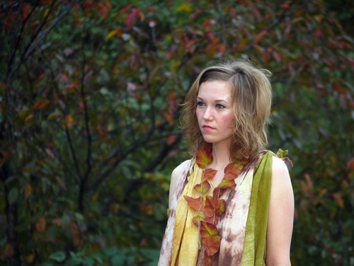 モデルに挑戦中のボランティア