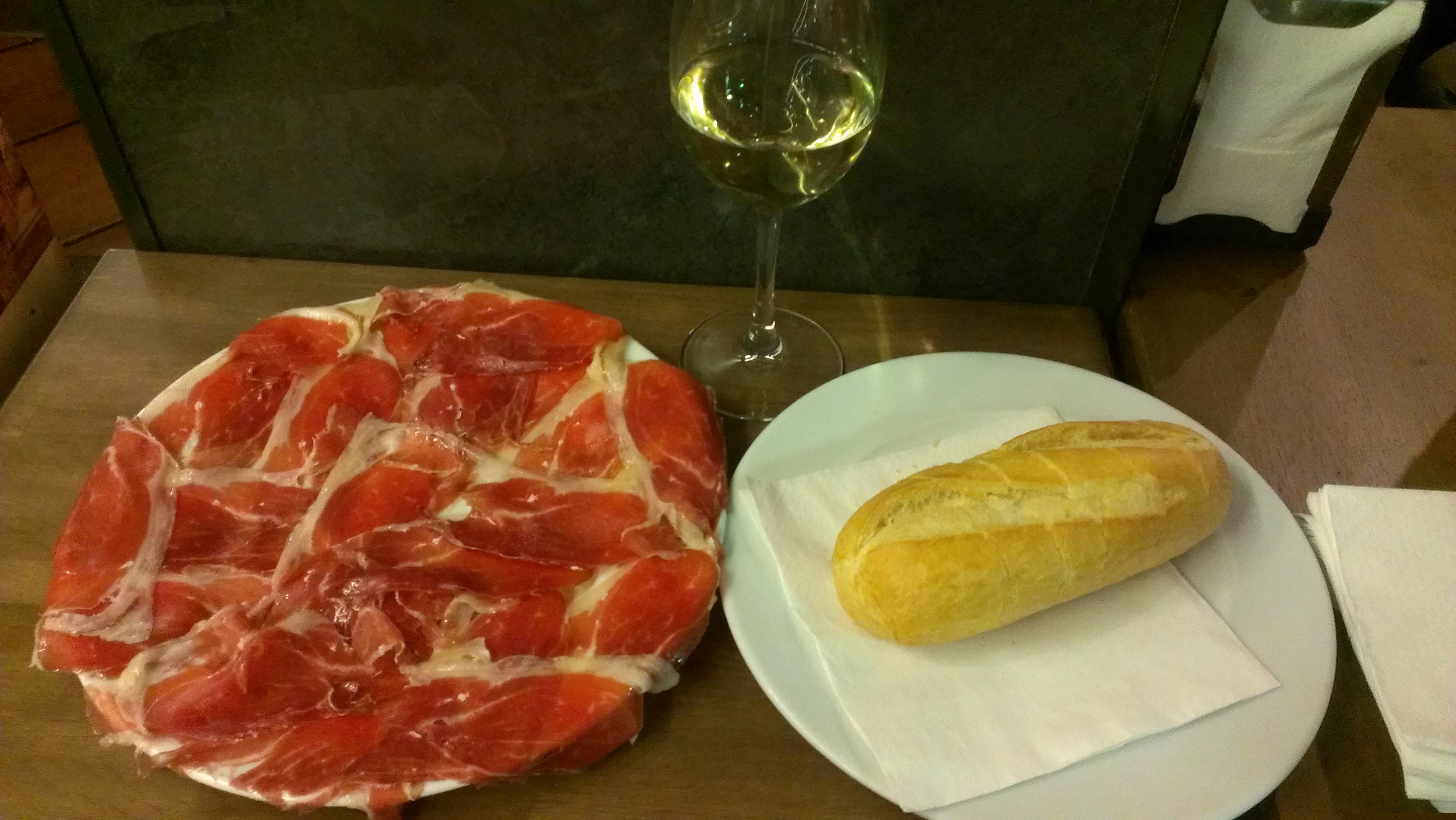 写真4-13生ハム皿いっぱい